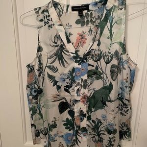 Banana Republic V-Neck Sleeveless Blouse